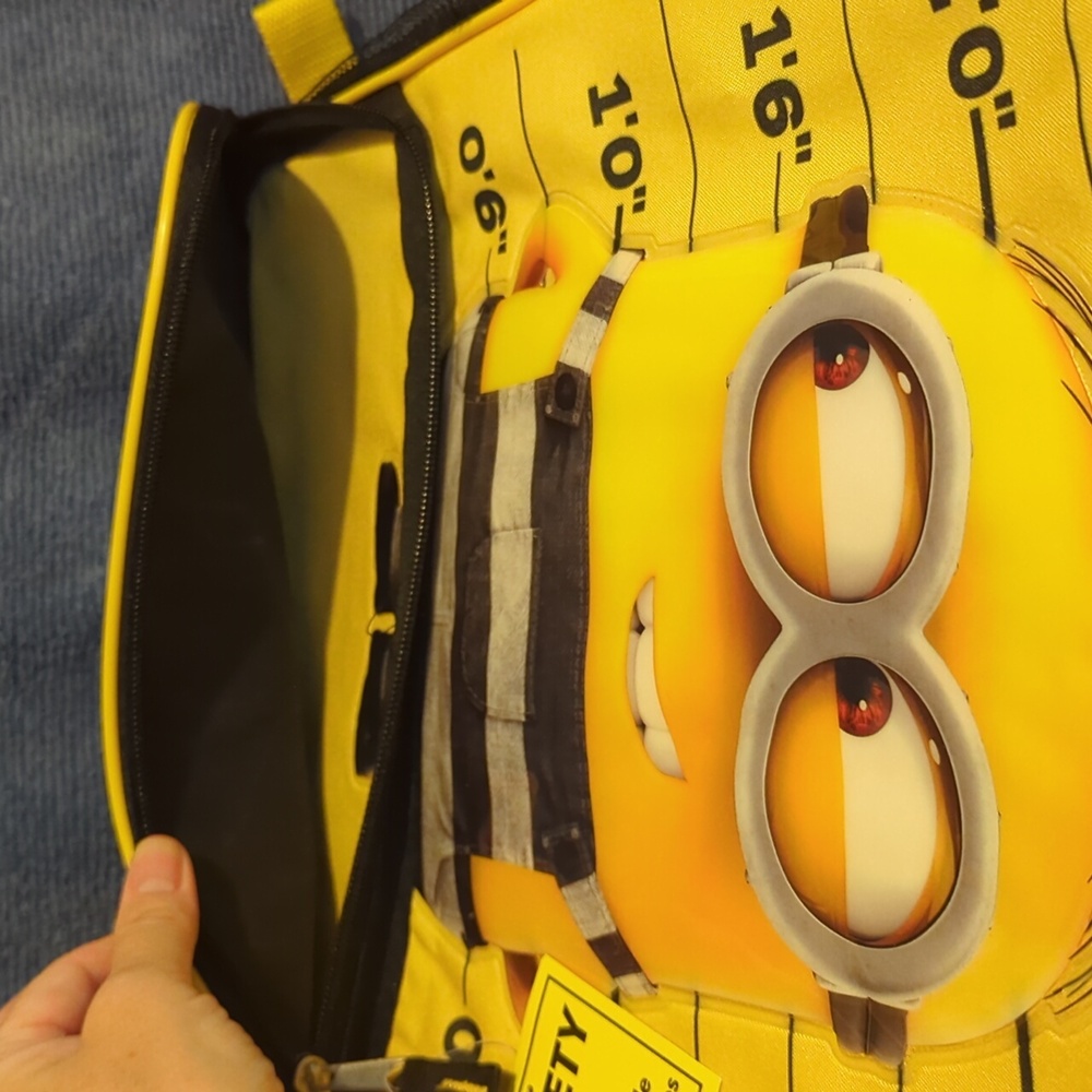 Minions DAVE, Book Bag w/Attachable Lunch Bag, New - Picture 5 of 5